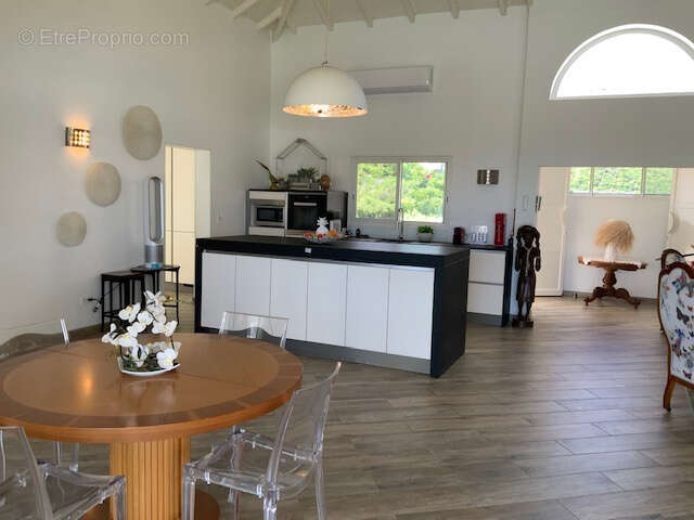Propriete composee d'une villa de 4 chambres de 3 appart et de 1 studio  2 438 000 € fai - photo 10