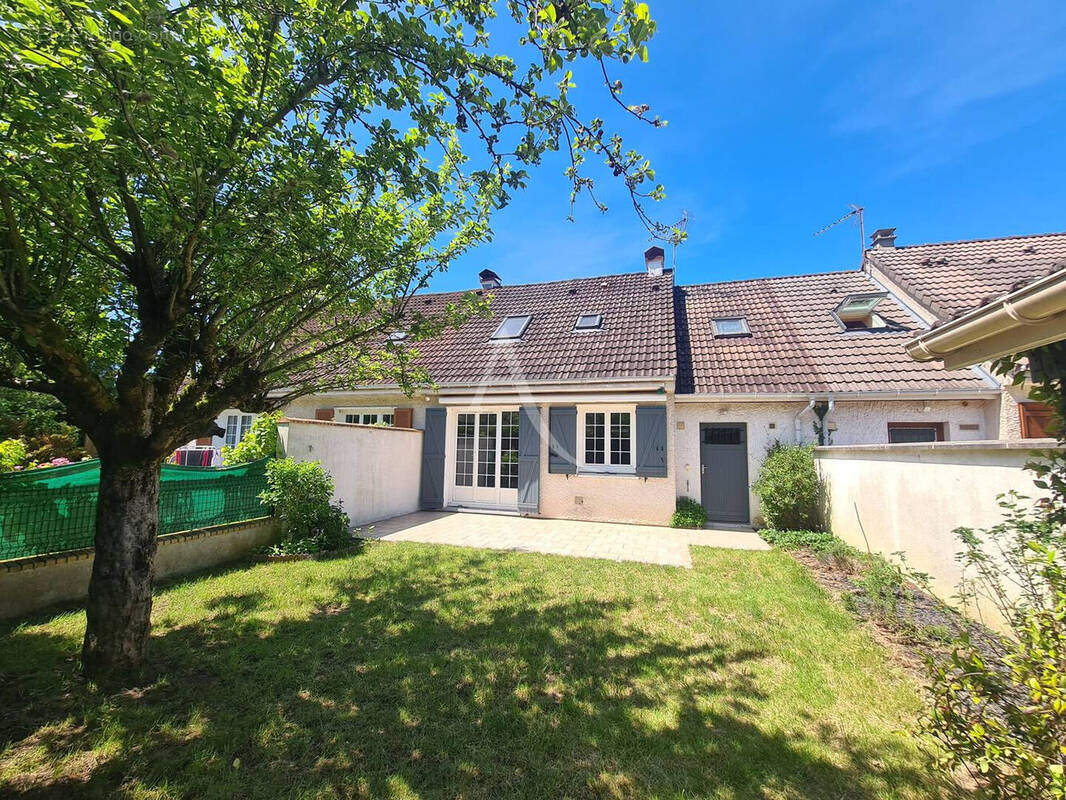 Maison à OZOIR-LA-FERRIERE