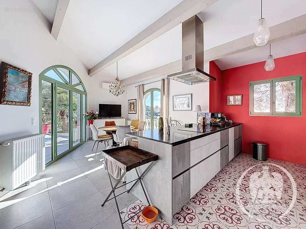 Maison à CASTAGNIERS