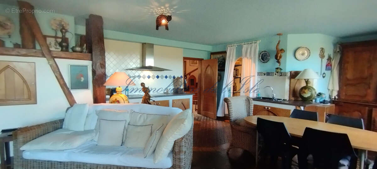 Maison à HAUTEFORT