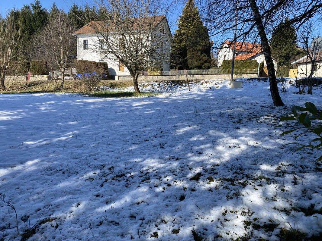 Terrain à MESSEIX