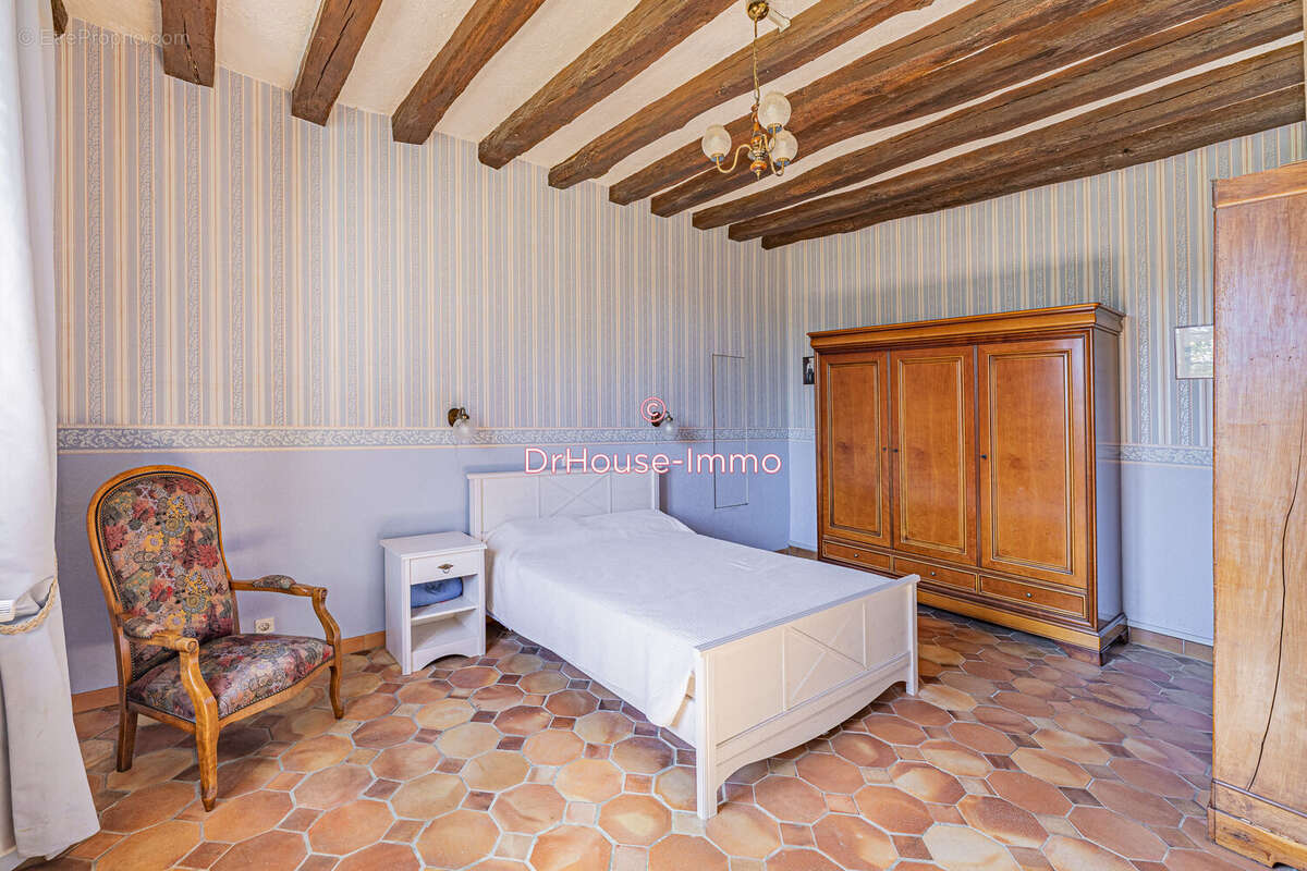 Maison à NEUILLE-LE-LIERRE