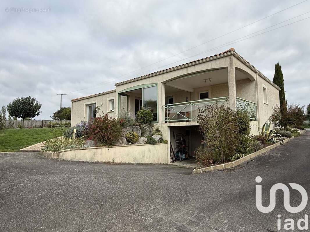 Photo 3 - Maison à LA TARDIERE