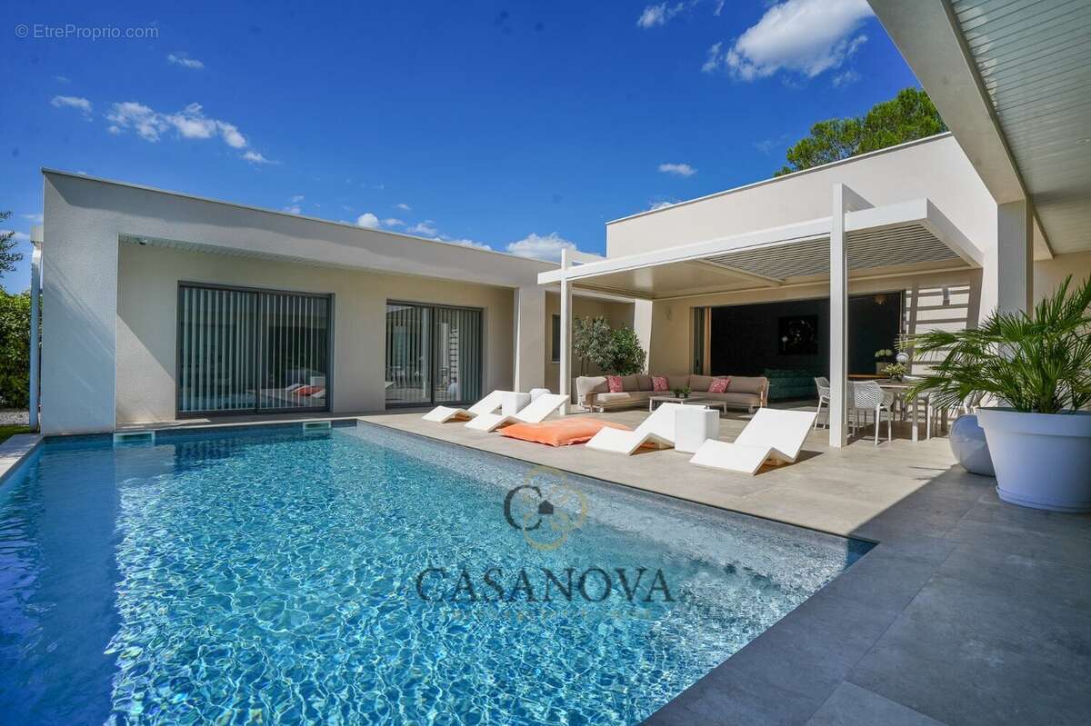 Maison à SAINT-MATHIEU-DE-TREVIERS