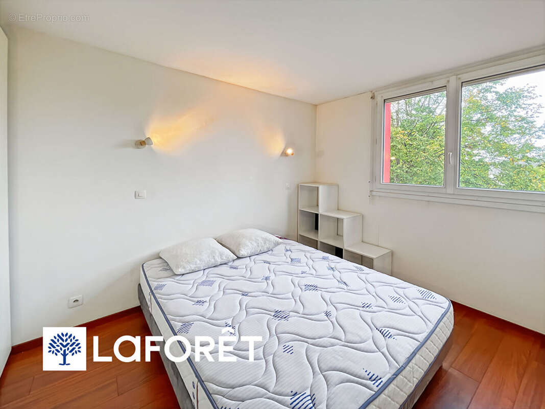 Appartement à SAINTE-GENEVIEVE-DES-BOIS