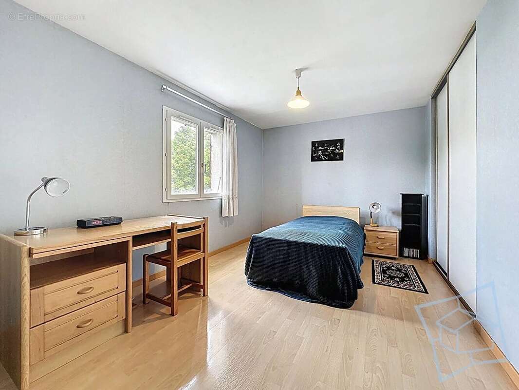 Maison à VOISINS-LE-BRETONNEUX