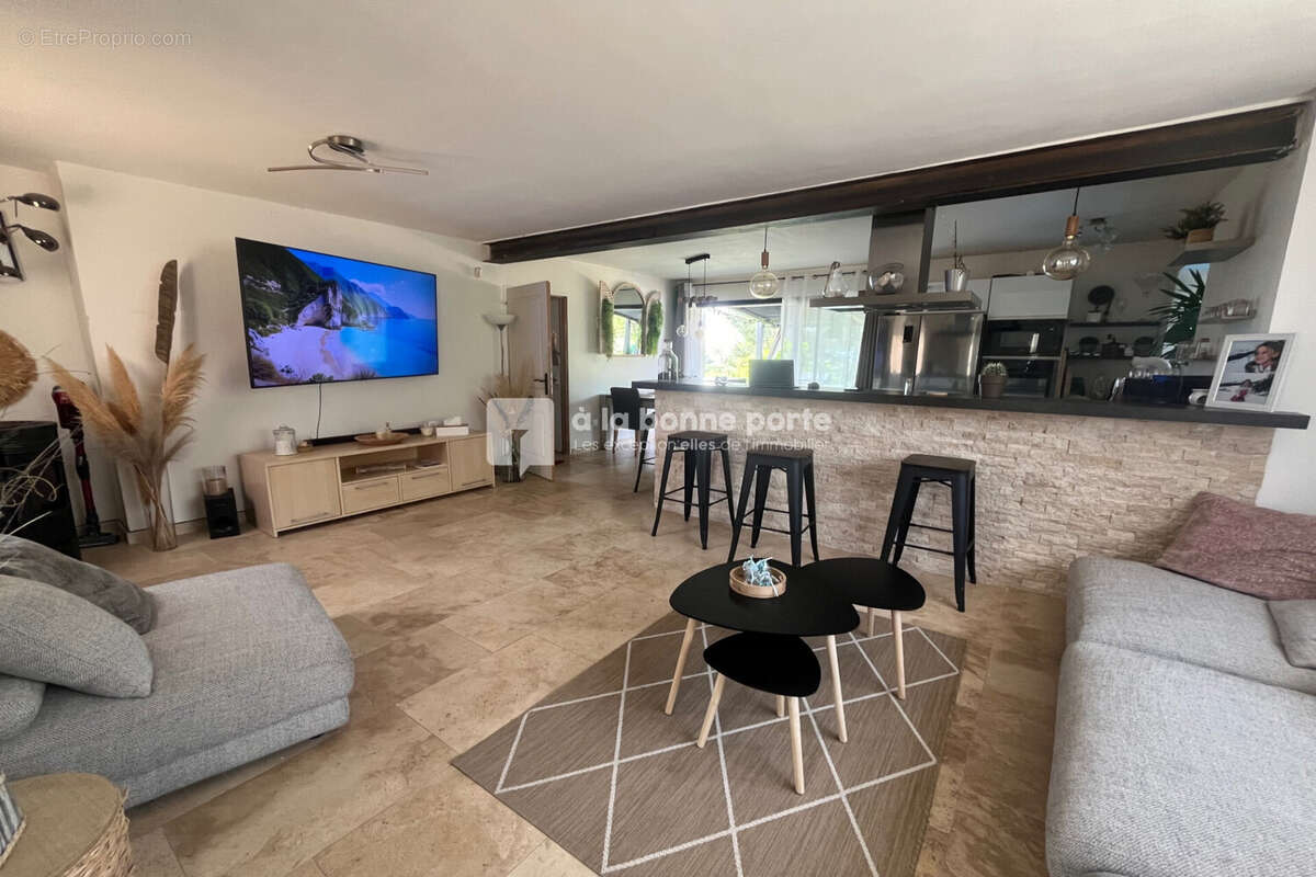 Maison à LE CASTELLET