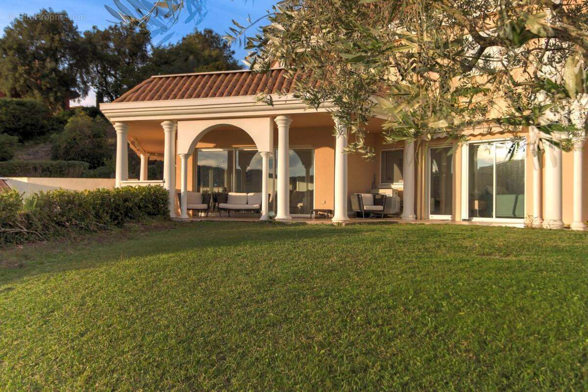 Appartement à MANDELIEU-LA-NAPOULE