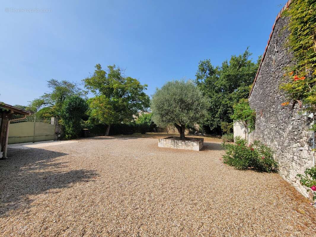 Belle maison de caractère avec jardin privé - photo 2