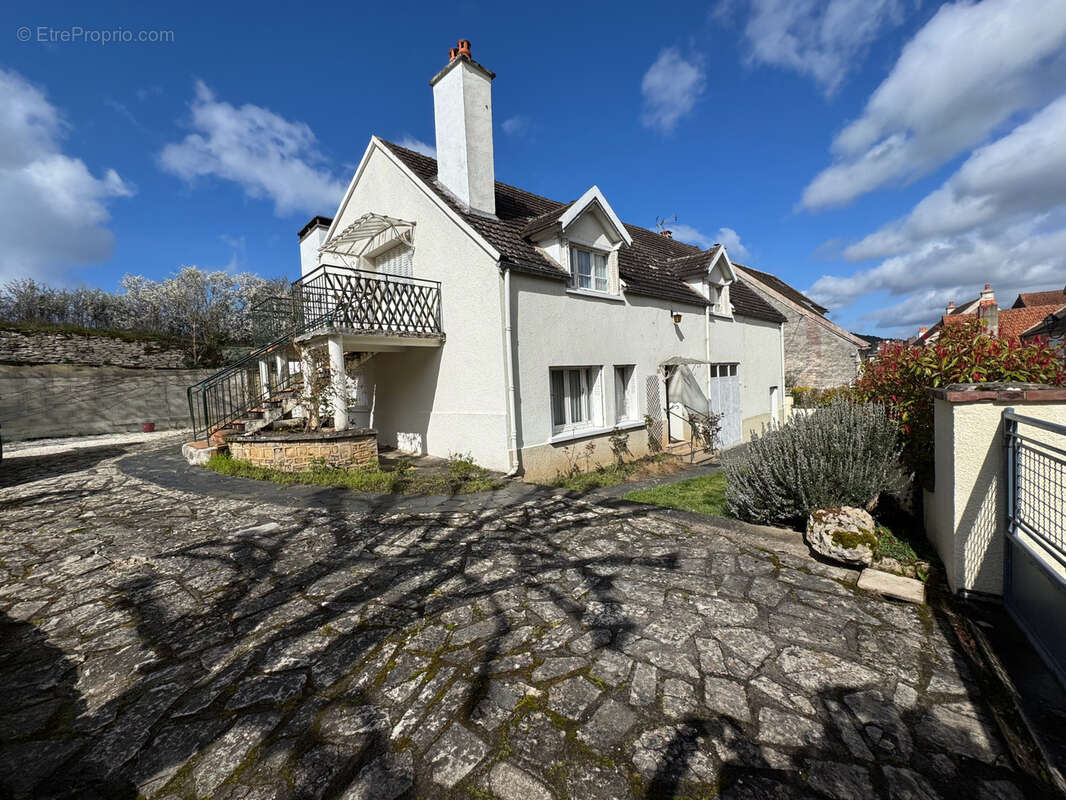 Maison de campagne situé à ASQUINS spacieuse au prix de 208  650 €. - photo 31