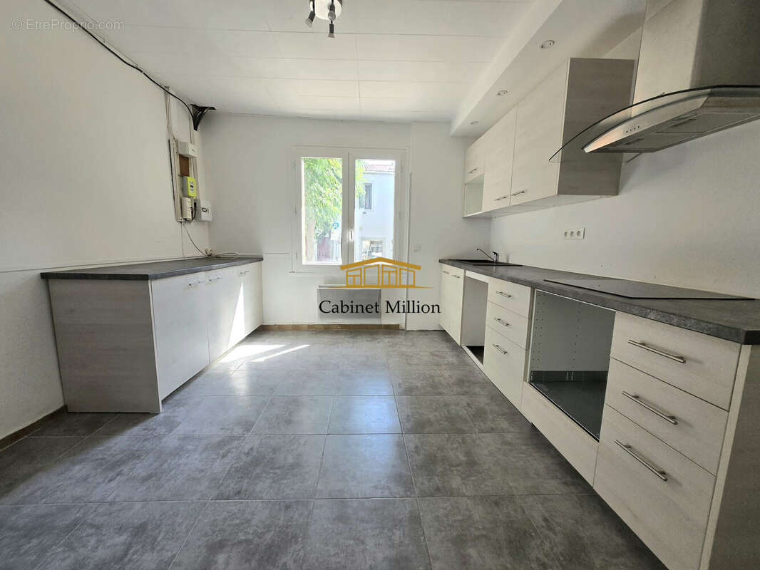 Maison à VIC-LA-GARDIOLE