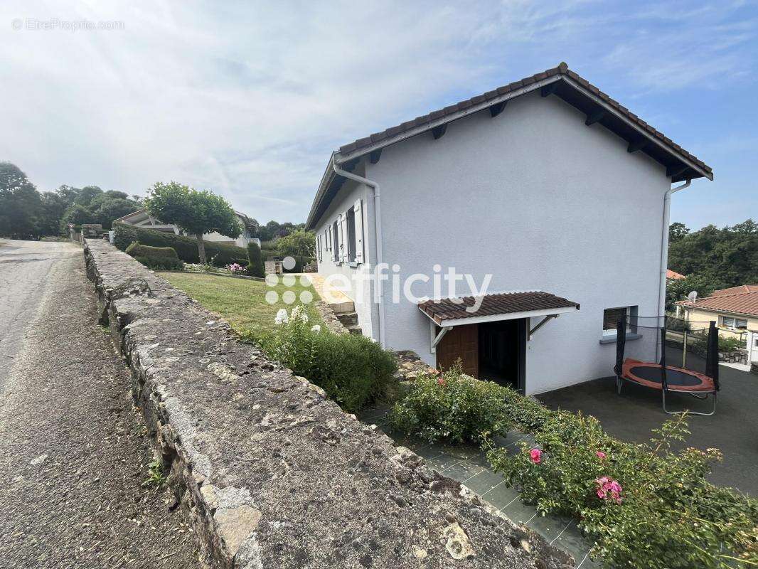 Maison 100 m² à Marcenod  - photo 2