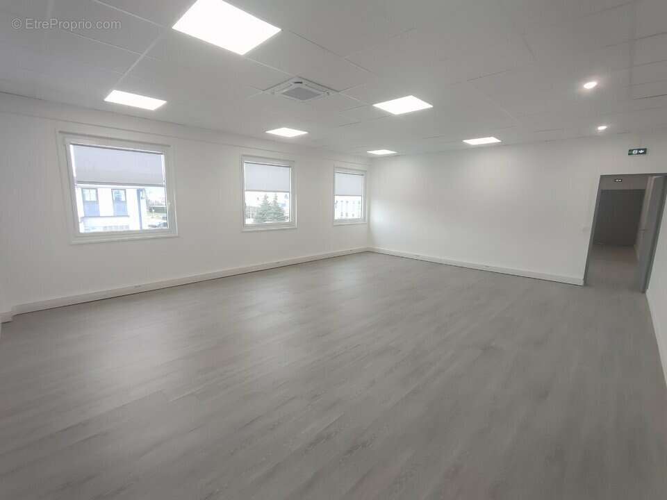 Commerce à SAINT-QUENTIN-FALLAVIER