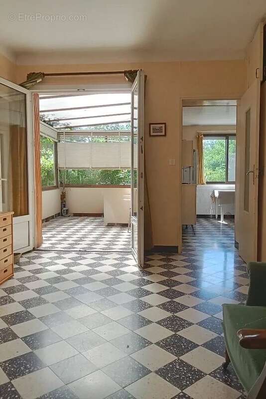 Grande maison de village avec cour et garage. - photo 9