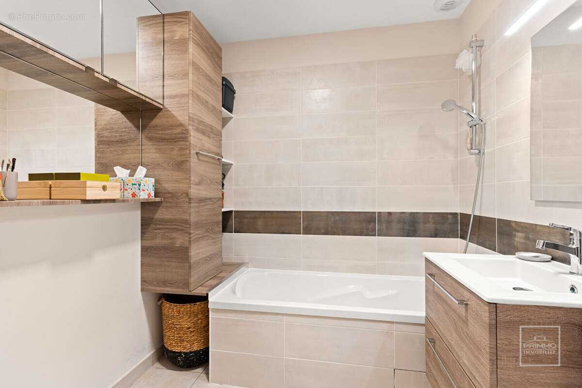 Appartement à NEUVILLE-SUR-SAONE