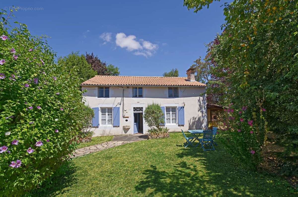 Complexe de gîtes avec une ferme de 3 chambres et 3 gîtes avec piscine chauffée - photo 16