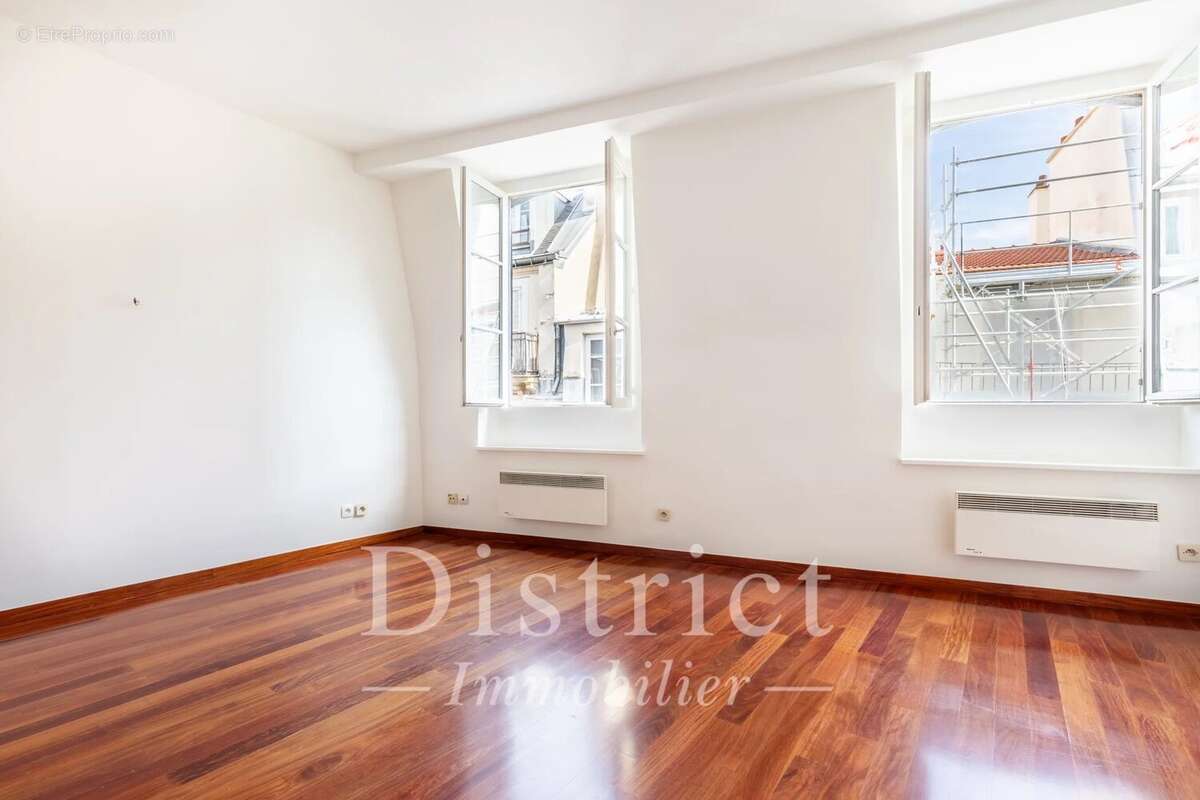 Saint-Germain-des-Prés / Studio de 49m² au sol en étage élevé - photo 6