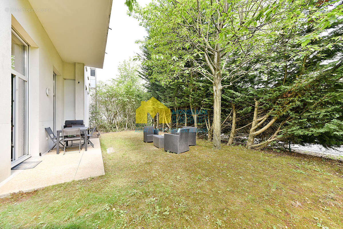 Appartement à SAINTE-GENEVIEVE-DES-BOIS