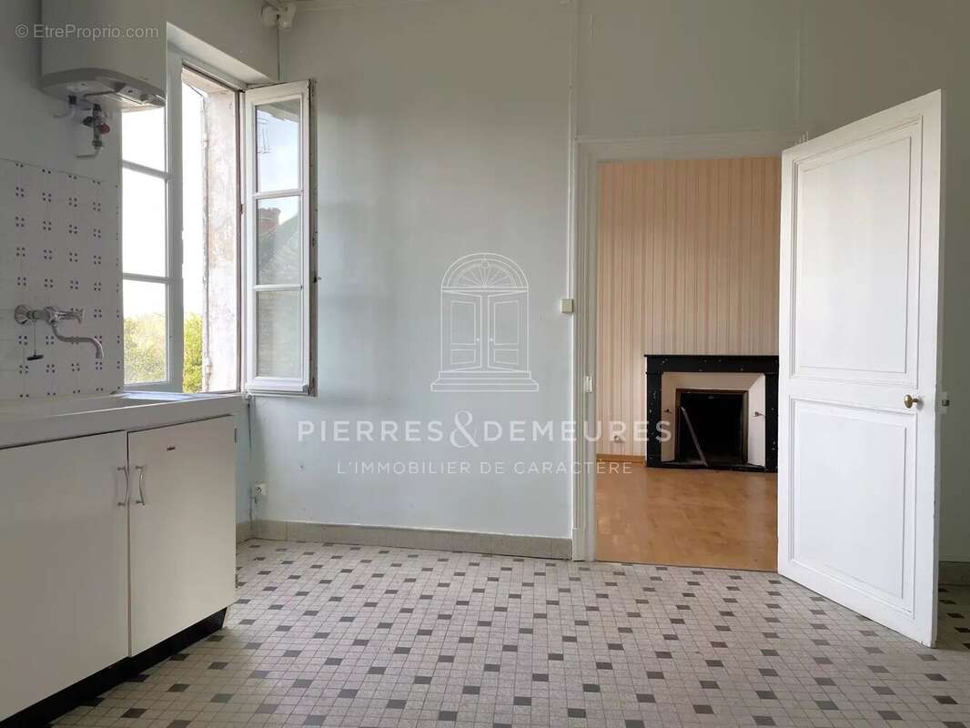 Bâtisse de caractère à rénover – deux logements et fort potentiel - photo 14