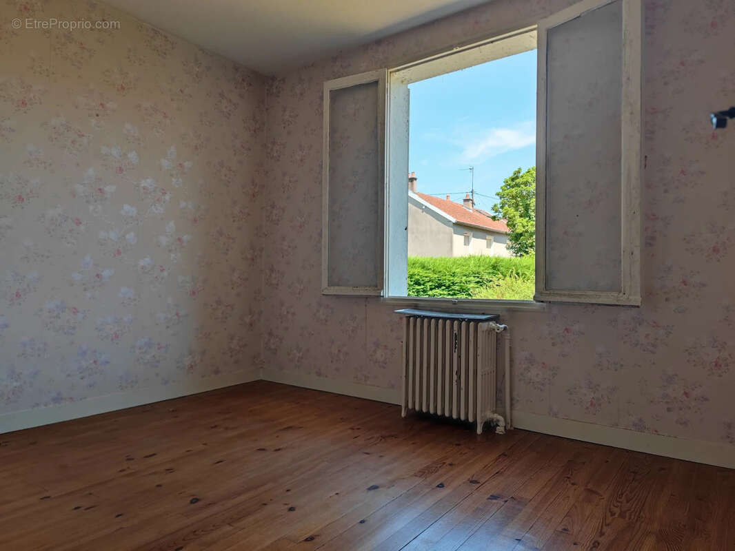 Maison à LUZY