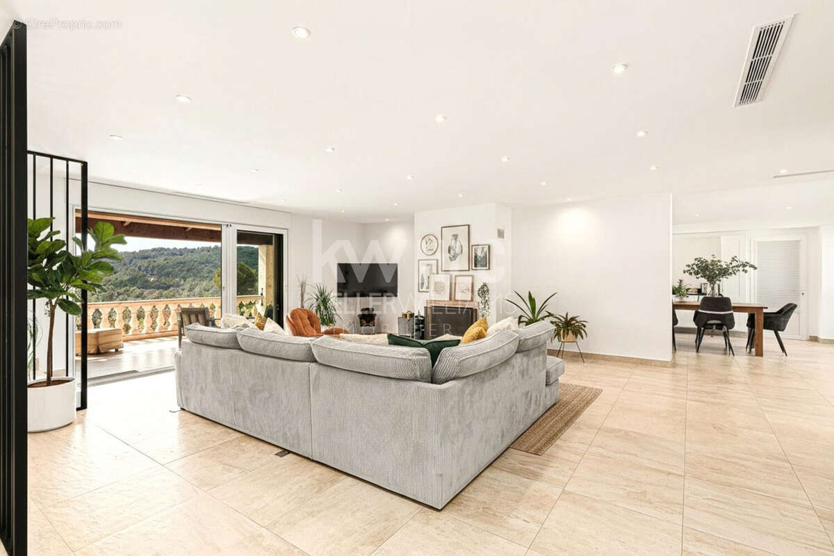 Maison 304 m² à Biot  - photo 7