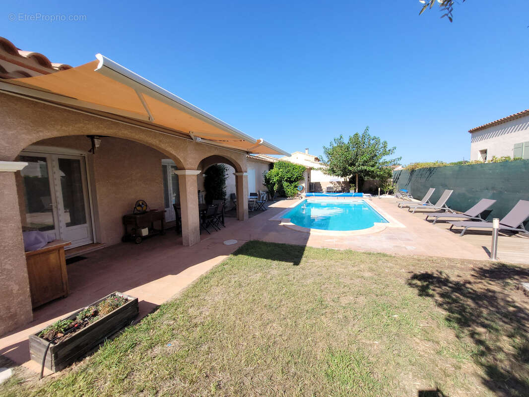 Salles d'Aude Villa T6 de 116 m2 de Plain-pied avec un garage de 30 m2, un atelier de 18 m2 et une piscine. - photo 2