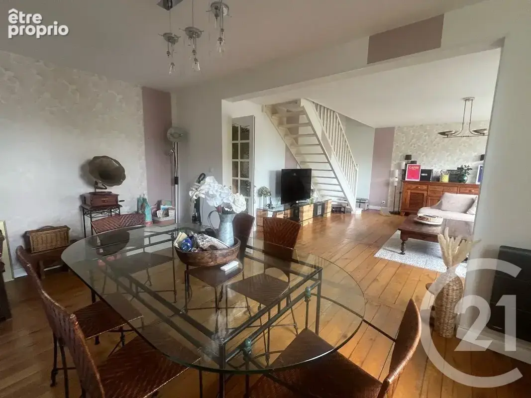 Appartement 7 pièces 117 m² à vendre à Aurillac (15000) - photo 2