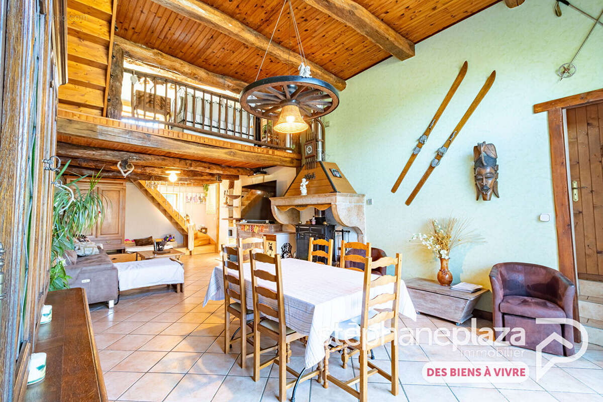 Maison à CORVEISSIAT