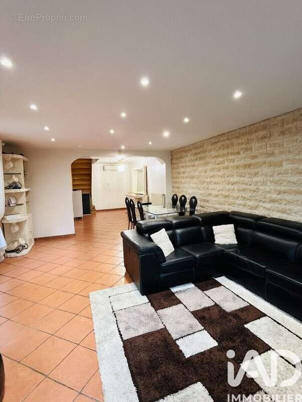 Photo 2 - Maison à MONTIGNY-LES-CORMEILLES