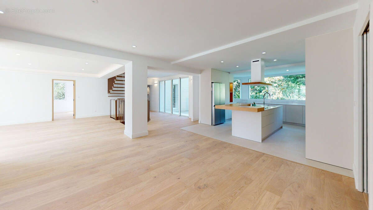 Maison à SAINT-CLEMENT-DE-RIVIERE