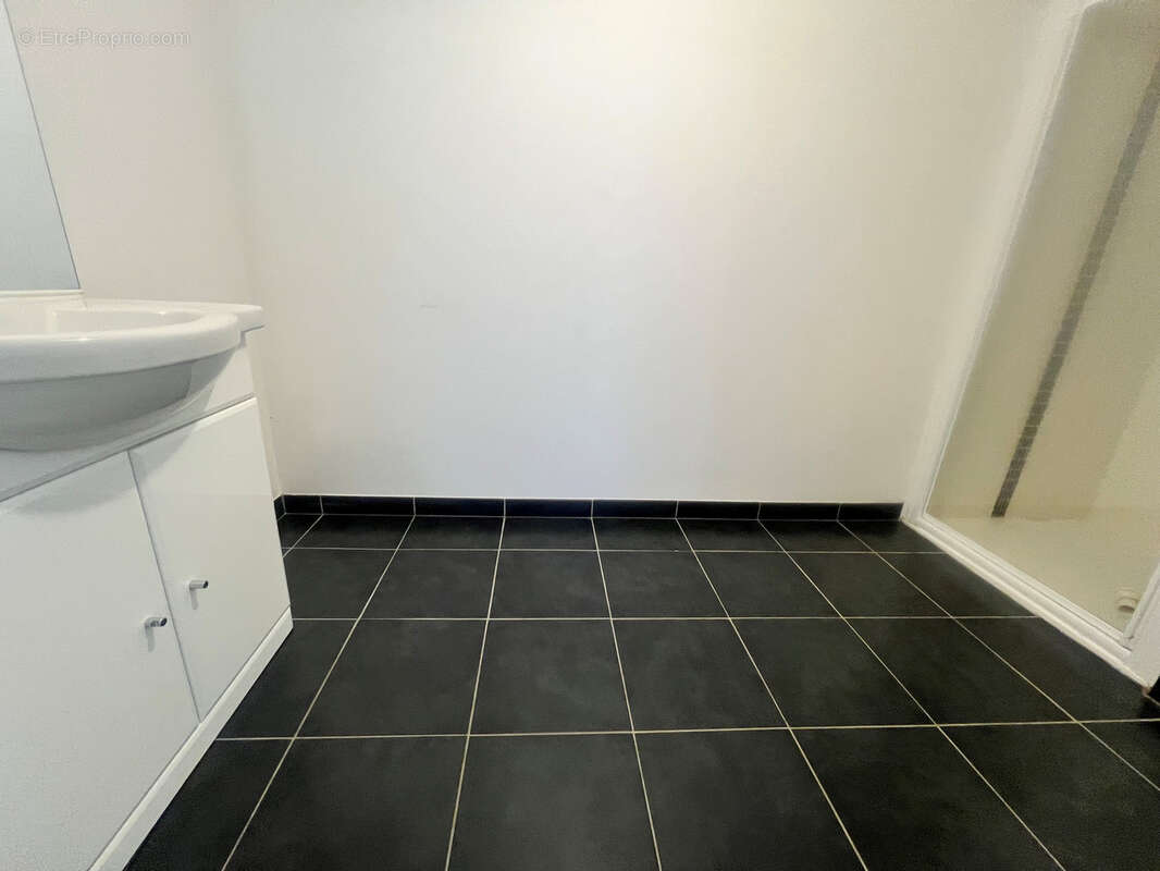 Clairmarais gare centre - appartement moderne type 2 de  50m2 + terrasse  + parking couvert - photo 8