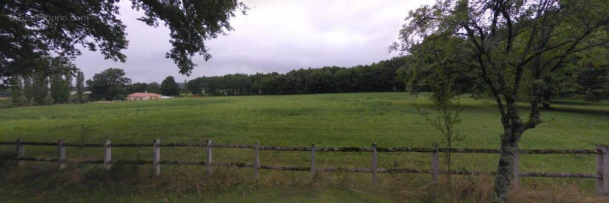 Terrain à PIERRE-BUFFIERE