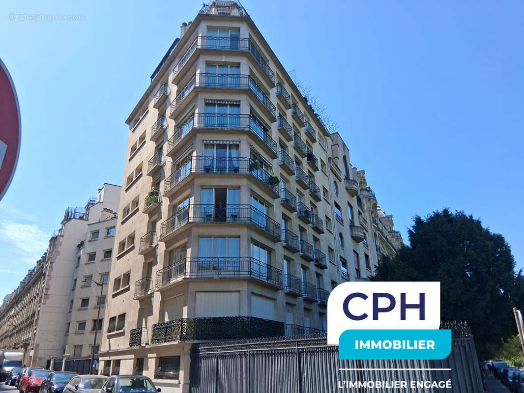 Appartement à PARIS-16E