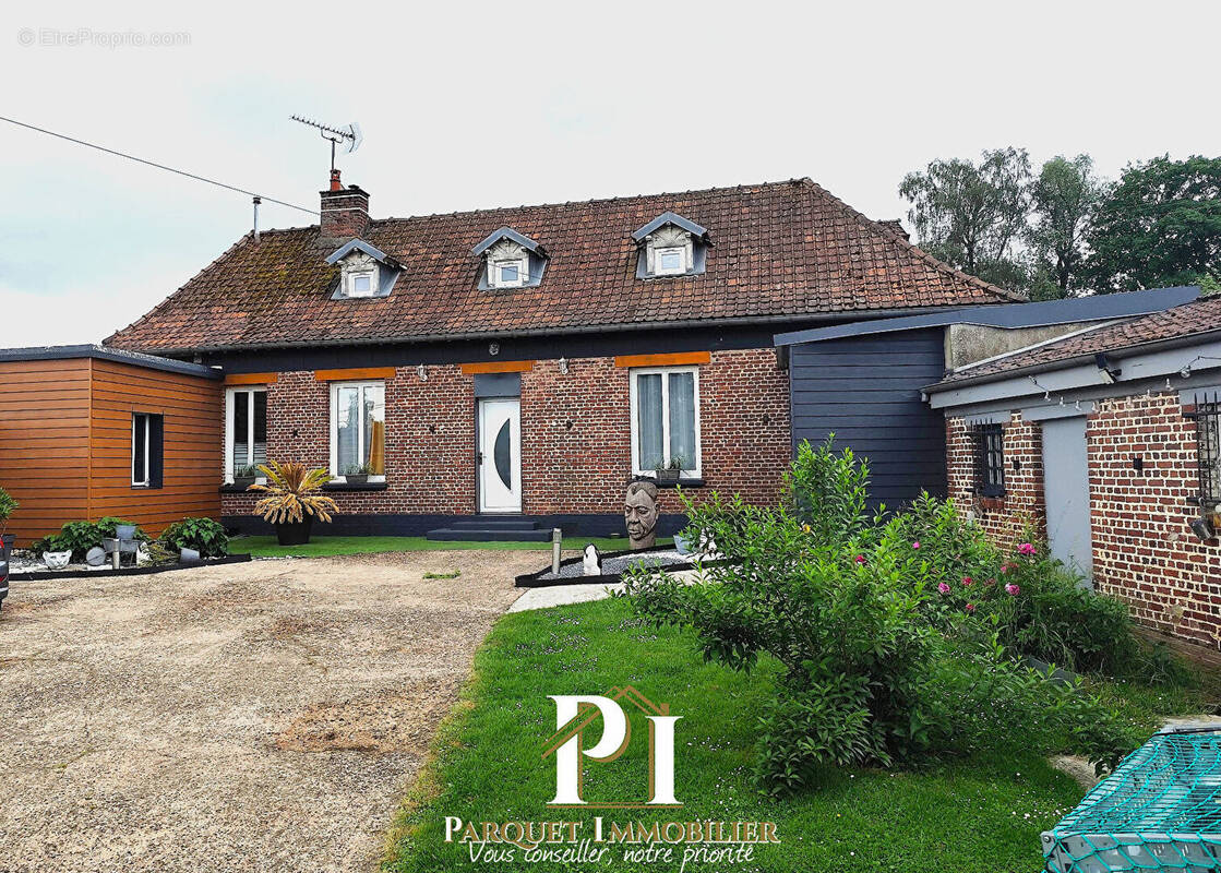 Maison à COURCELLES-AU-BOIS