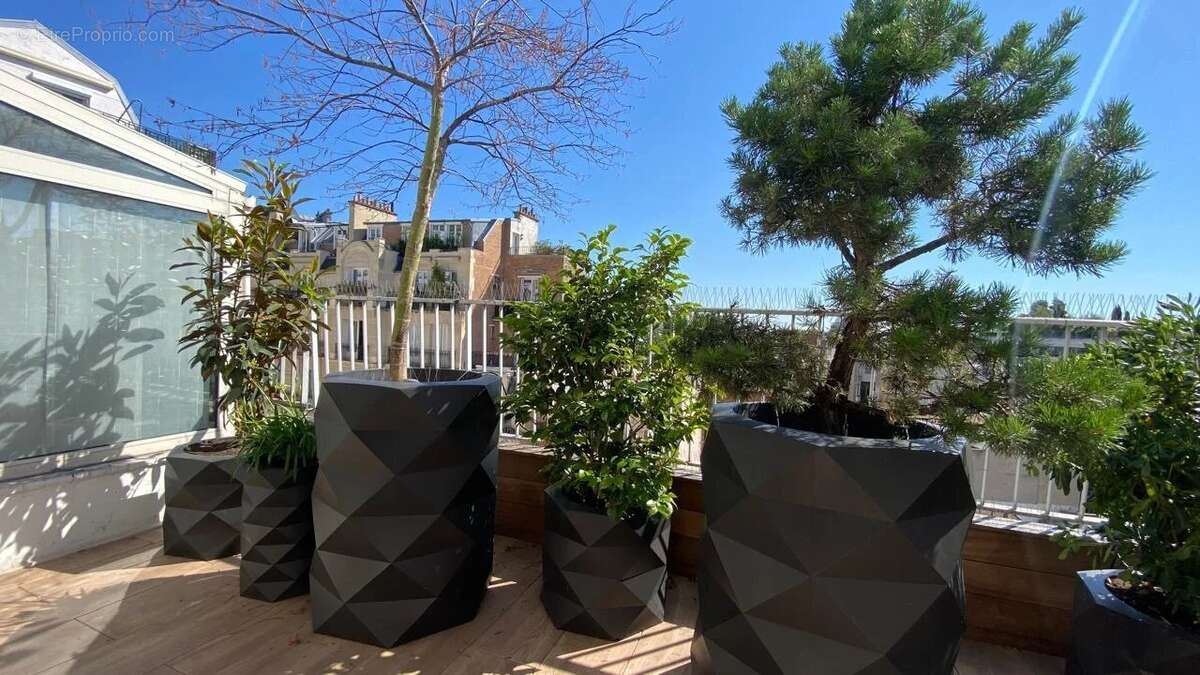 Appartement à PARIS-16E