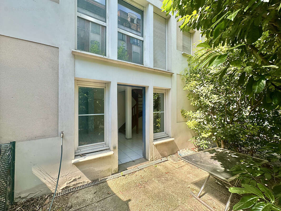 Appartement à LES PAVILLONS-SOUS-BOIS