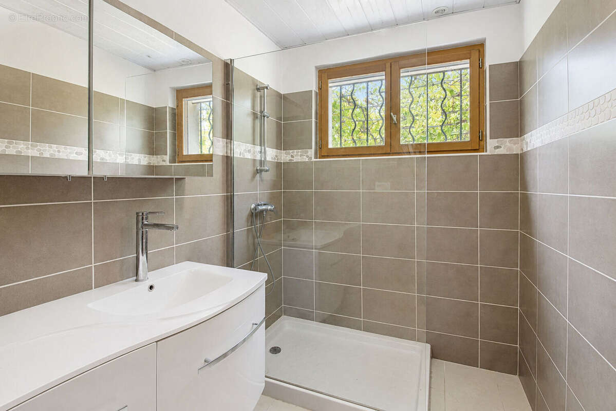 A VENDRE FLAYOSC Maison de plain-pied 100 m² Piscine Garage sur 2644 m² de terrain - photo 8