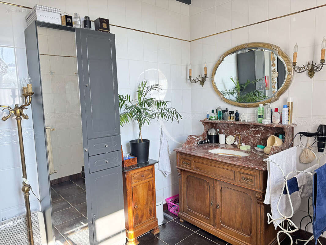 Maison à LE GUE-DE-VELLUIRE