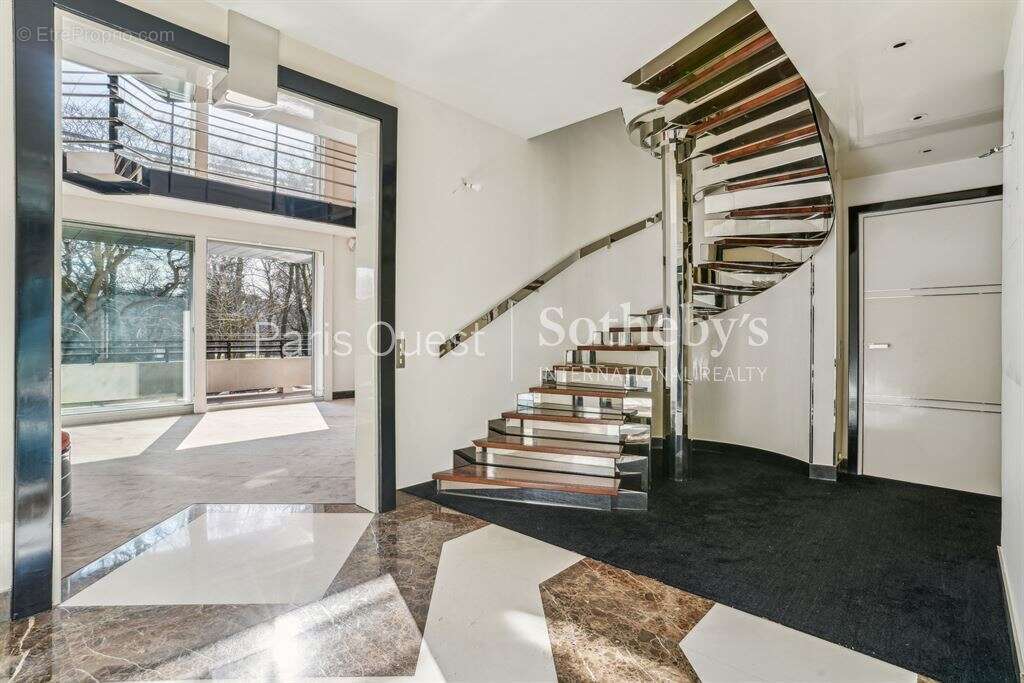 Appartement à NEUILLY-SUR-SEINE