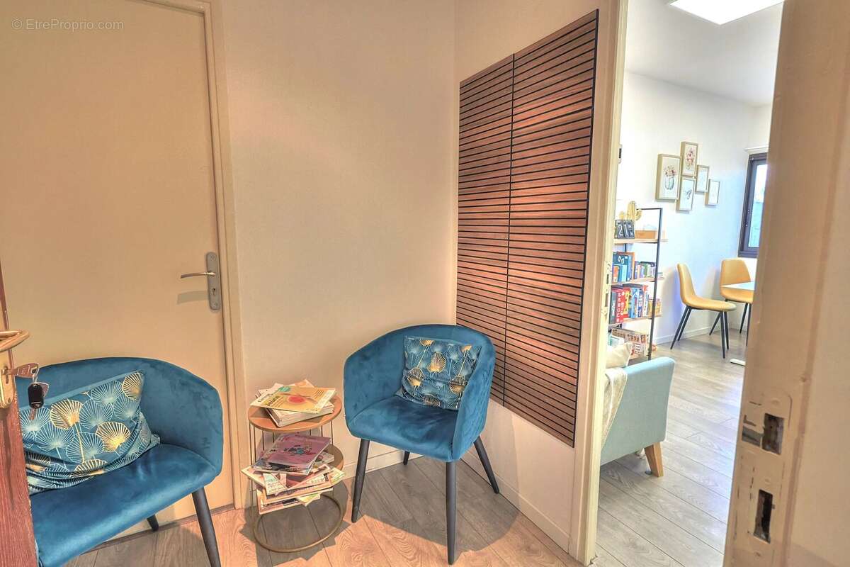 Commerce à VALLAURIS