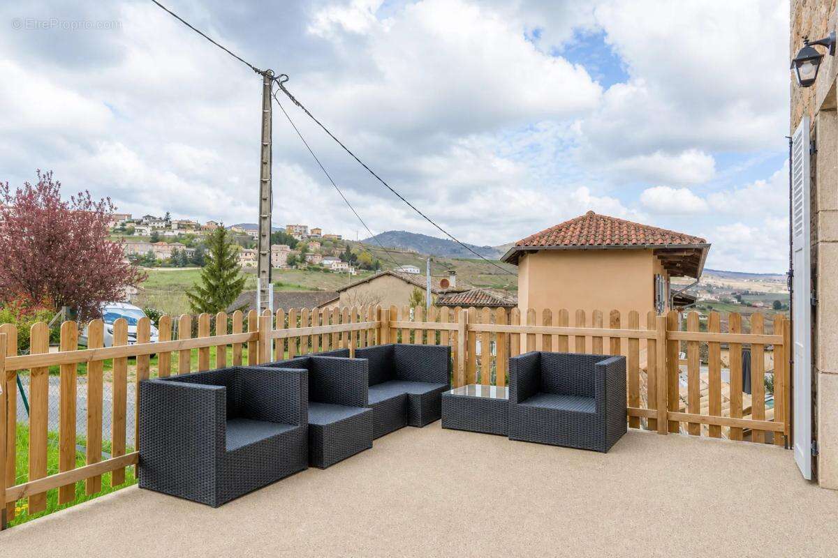 Villa en pierre rénovée avec garage à Vaulx-en-Beaujolais - photo 22