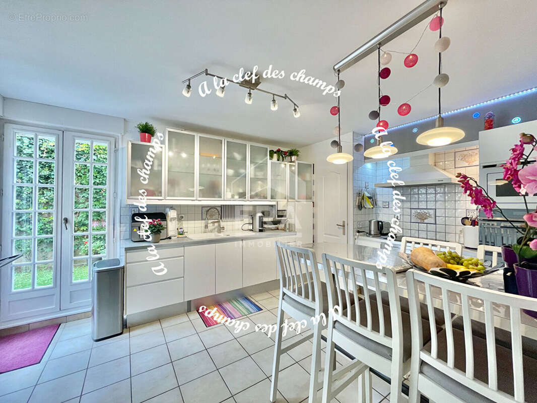 Maison à SAINT-REMY-LES-CHEVREUSE