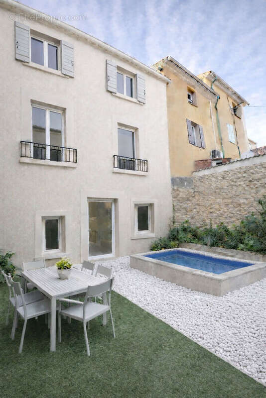 Maison de village rénovée d'environ 137m² avec jardin, piscine et garage - châteauneuf-du-pape - photo 12