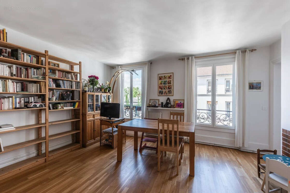 salon - Appartement à PARIS-20E