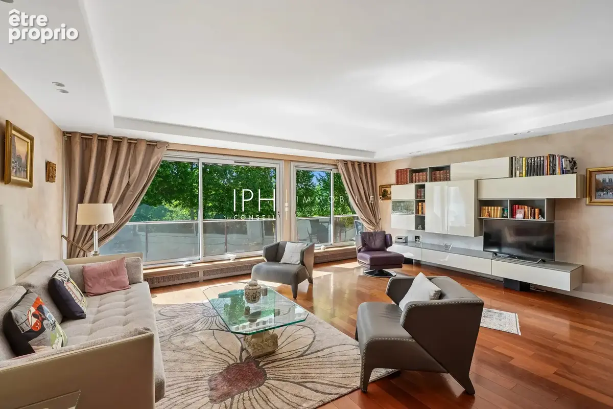 Appartement à NEUILLY-SUR-SEINE