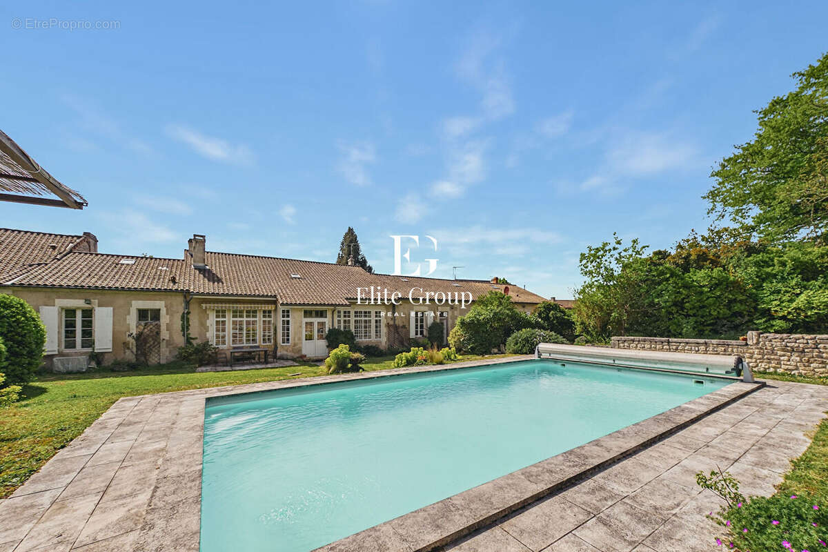 Maison à MOUTHIERS-SUR-BOEME
