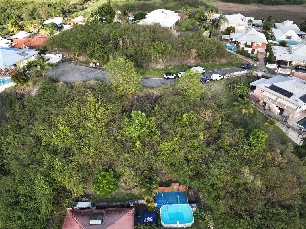 Terrain à RIVIERE-SALEE