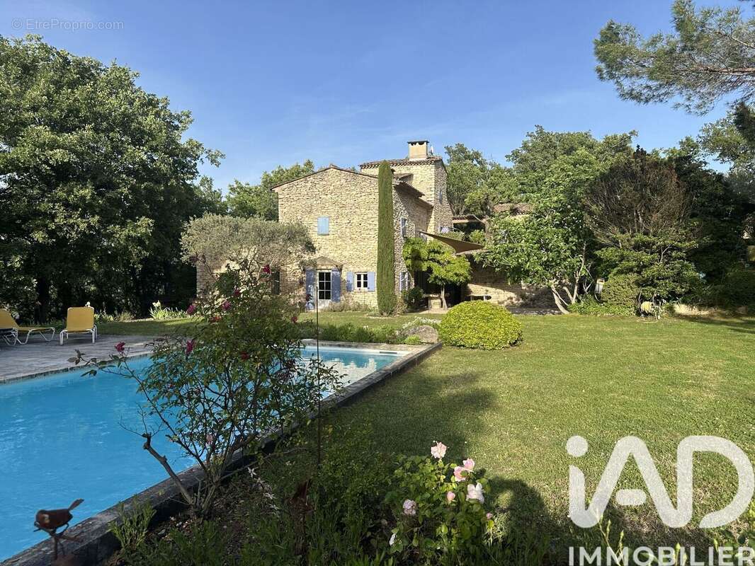 Maison 345 m² à Gordes  - photo 2