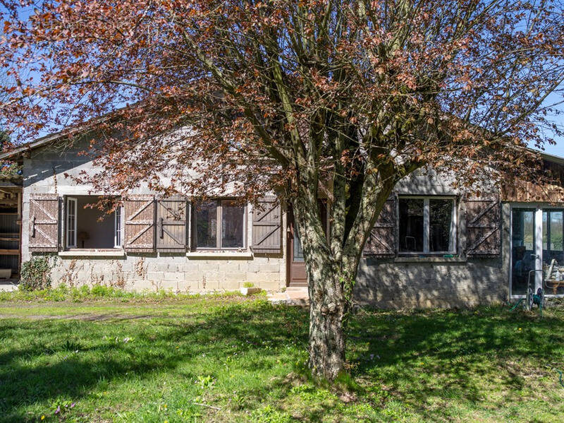 Maison à VILLENEUVE-LECUSSAN