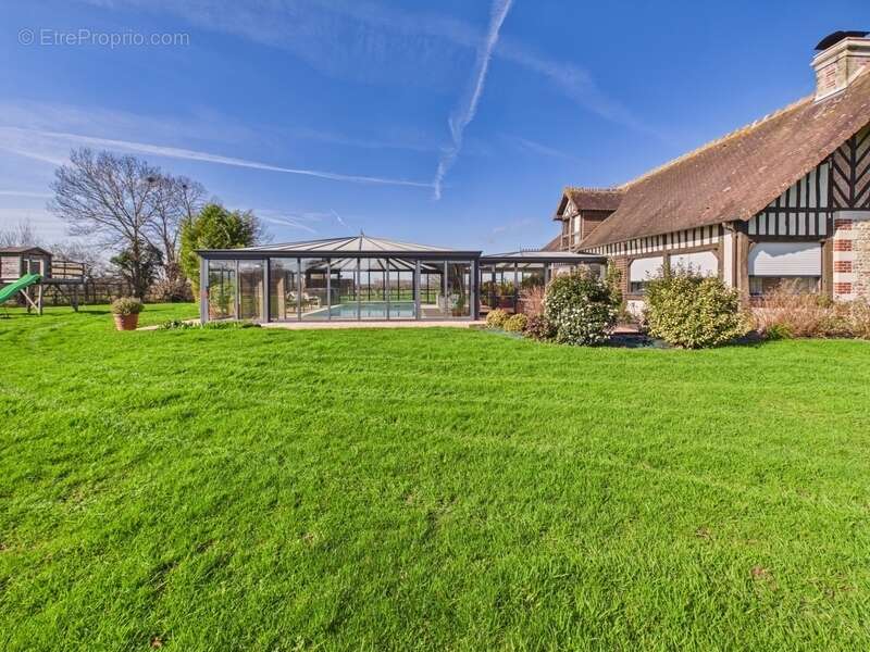 Grande maison de caractère et ses trois maisons d'amis - photo 2